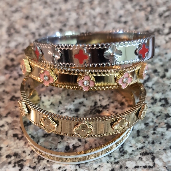Source Unknown Gold and Silver Floral Bracelet Set - Picture 1 of 16